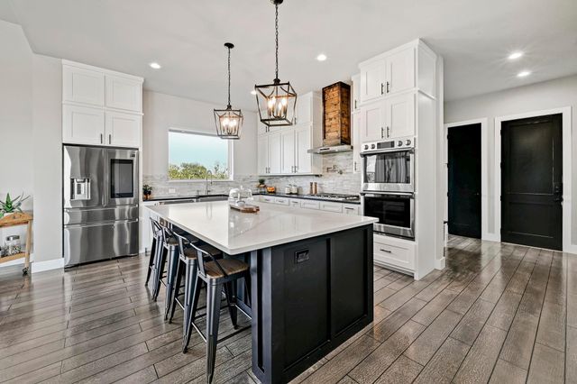 220 Eagle RDG, Burnet, TX 78611