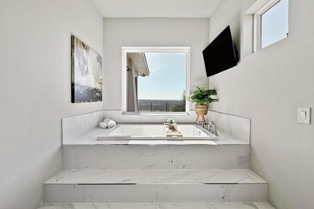 220 Eagle RDG, Burnet, TX 78611