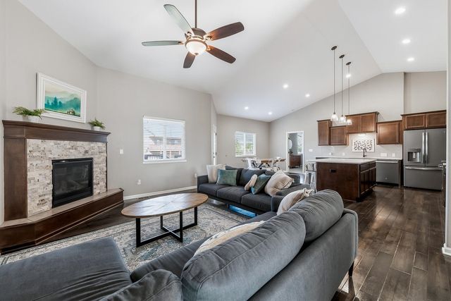 965 N Cedar Brook Circle, Mulvane, KS 67110