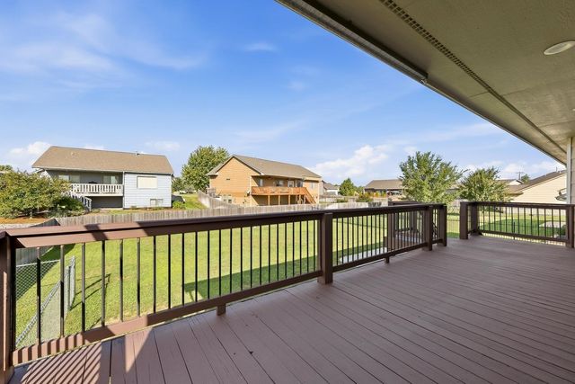 965 N Cedar Brook Circle, Mulvane, KS 67110