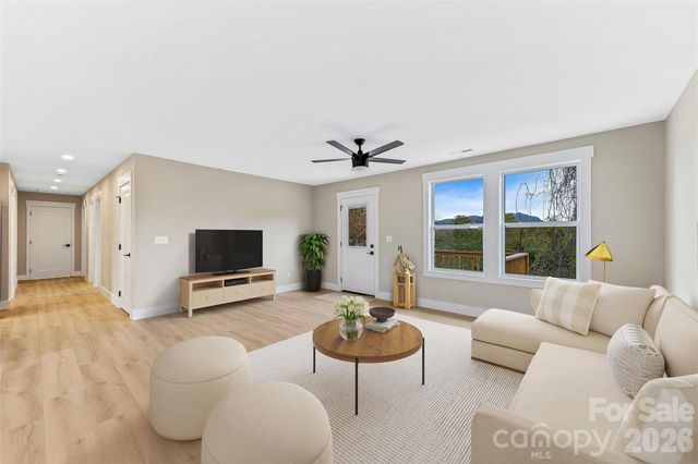662 Beehive Road, Hendersonville, NC 28792