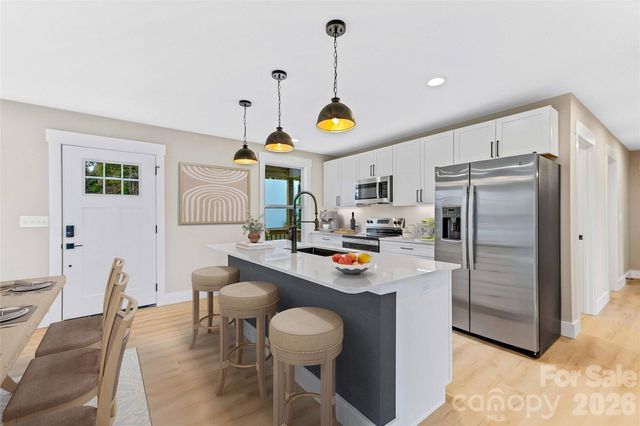 662 Beehive Road, Hendersonville, NC 28792