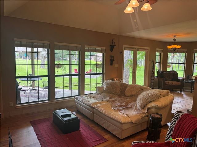 433 Las Brisas Boulevard, Seguin, TX 78155