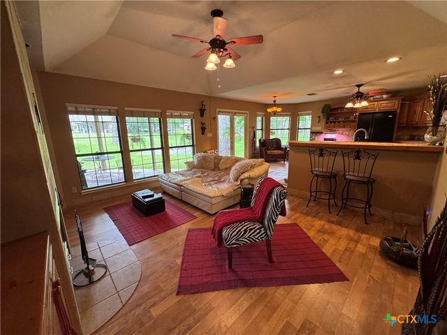 433 Las Brisas Boulevard, Seguin, TX 78155