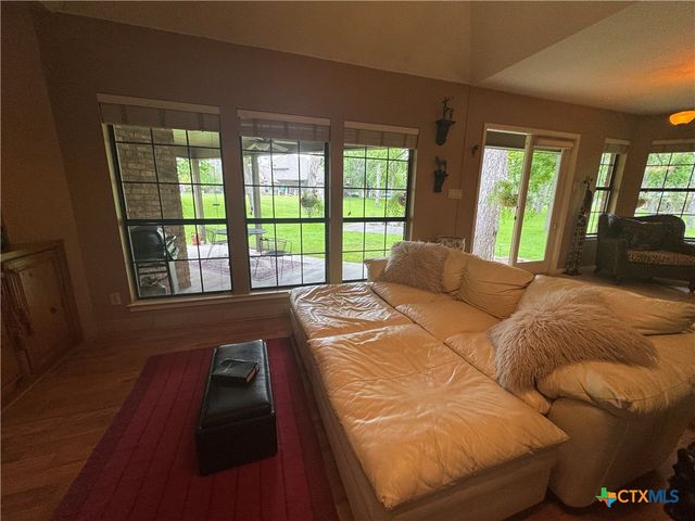 433 Las Brisas Boulevard, Seguin, TX 78155