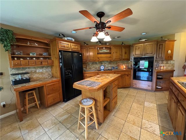 433 Las Brisas Boulevard, Seguin, TX 78155