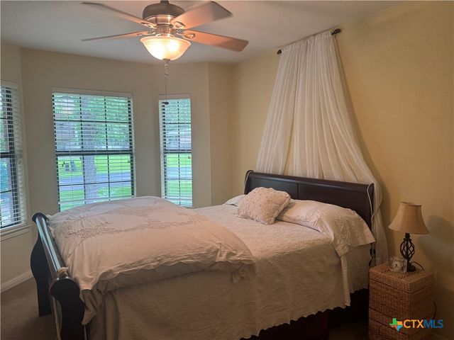 433 Las Brisas Boulevard, Seguin, TX 78155