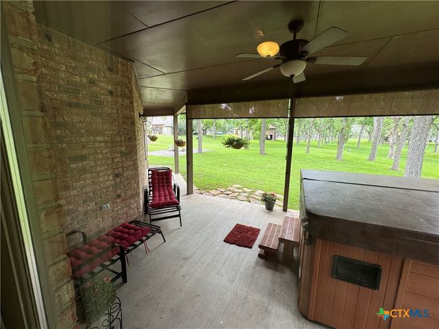 433 Las Brisas Boulevard, Seguin, TX 78155