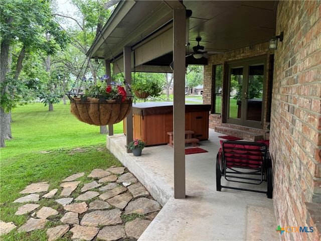 433 Las Brisas Boulevard, Seguin, TX 78155