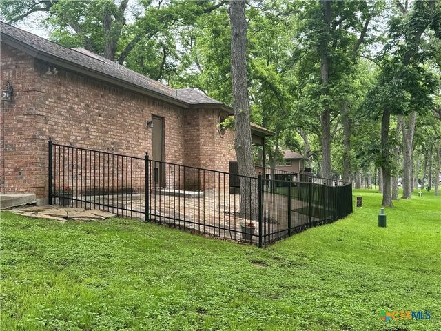 433 Las Brisas Boulevard, Seguin, TX 78155