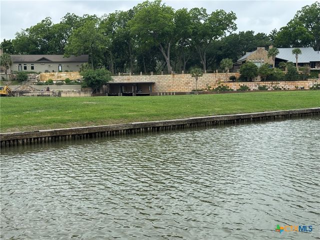 433 Las Brisas Boulevard, Seguin, TX 78155