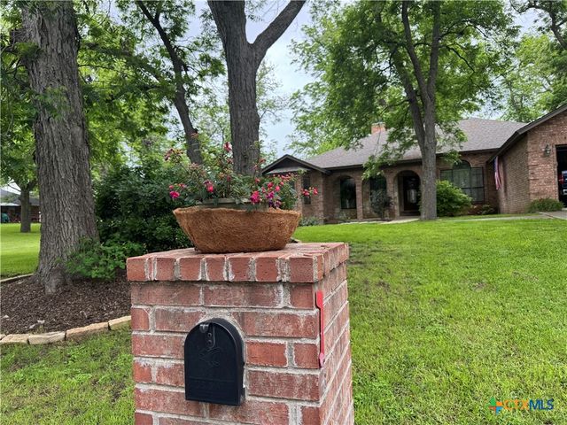 433 Las Brisas Boulevard, Seguin, TX 78155