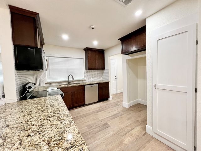 3241 Bunker Hill Drive, Forest Hill, TX 76140