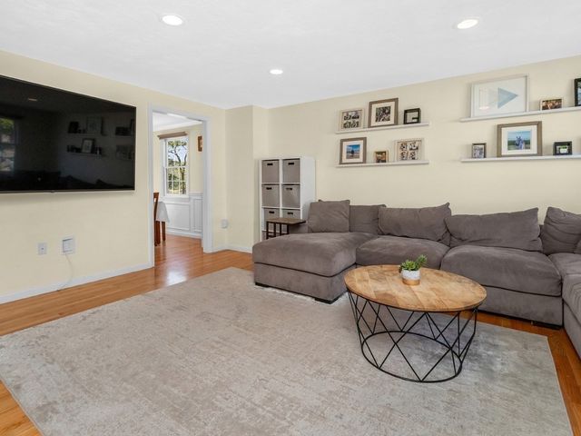 28 Blossom Street, Waltham, MA 02451