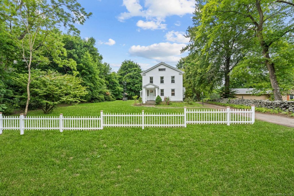 2921 Nichols Avenue, Trumbull, CT 06611