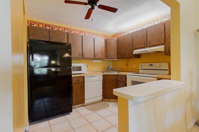 318 Pine Ridge Circle C-2, Greenacres, FL 33463