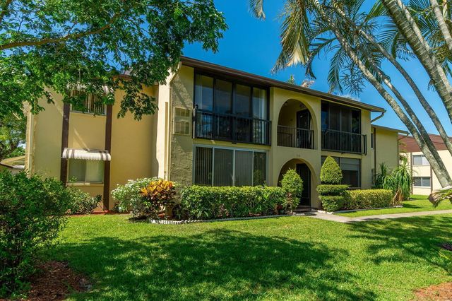 318 Pine Ridge Circle C-2, Greenacres, FL 33463