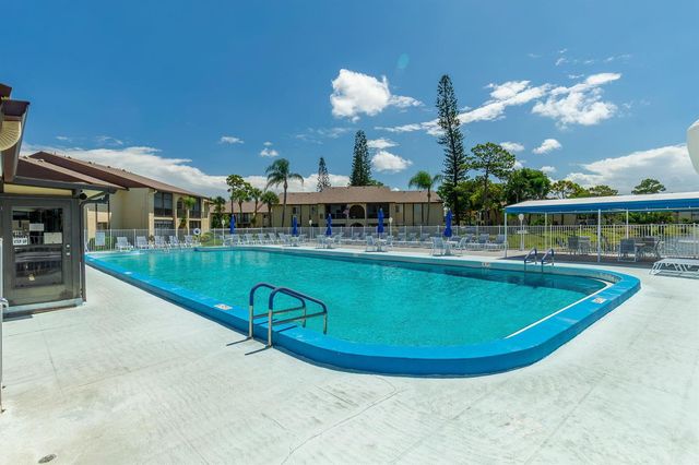 318 Pine Ridge Circle C-2, Greenacres, FL 33463