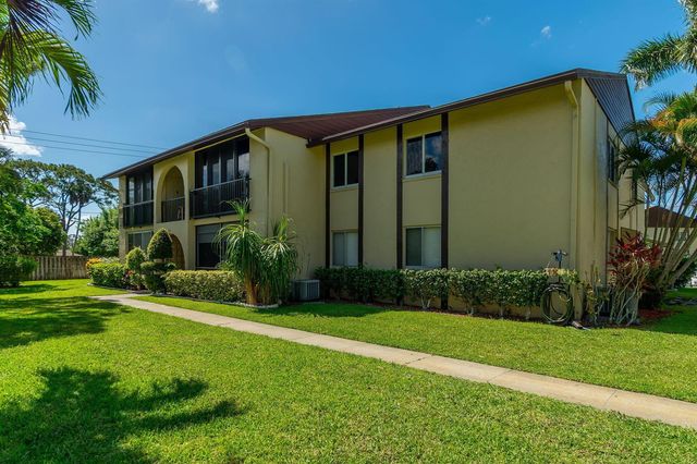 318 Pine Ridge Circle C-2, Greenacres, FL 33463