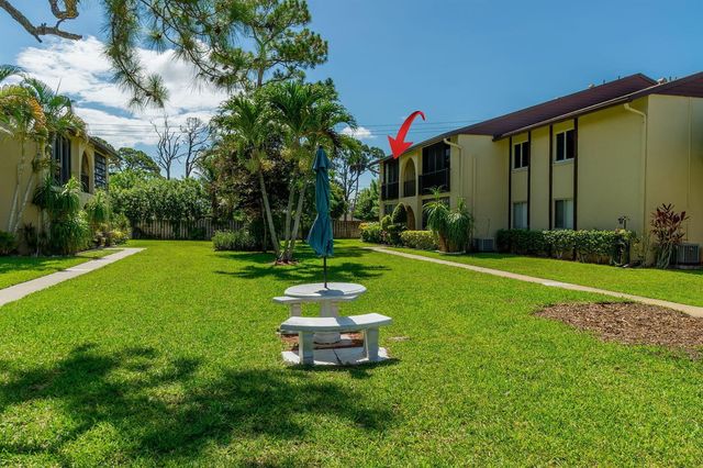 318 Pine Ridge Circle C-2, Greenacres, FL 33463