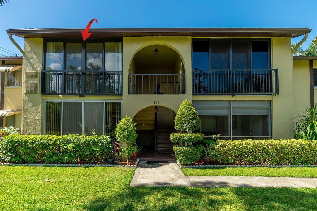 318 Pine Ridge Circle C-2, Greenacres, FL 33463