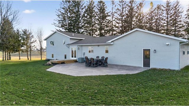 15158 241st Avenue, Preston, MN 55965