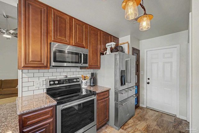 2841 Winners Cir Dr, Navarre, FL 32566