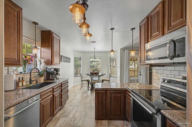 2841 Winners Cir Dr, Navarre, FL 32566