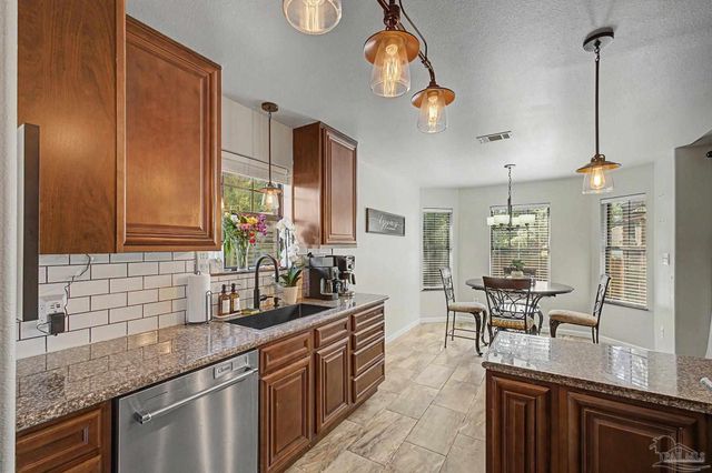 2841 Winners Cir Dr, Navarre, FL 32566