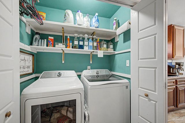 2841 Winners Cir Dr, Navarre, FL 32566