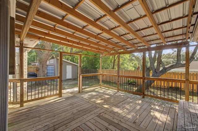 2841 Winners Cir Dr, Navarre, FL 32566