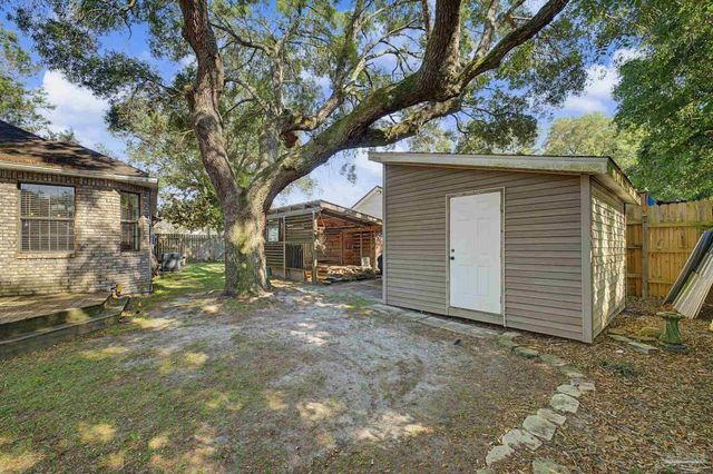 2841 Winners Cir Dr, Navarre, FL 32566