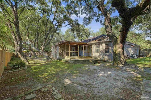 2841 Winners Cir Dr, Navarre, FL 32566