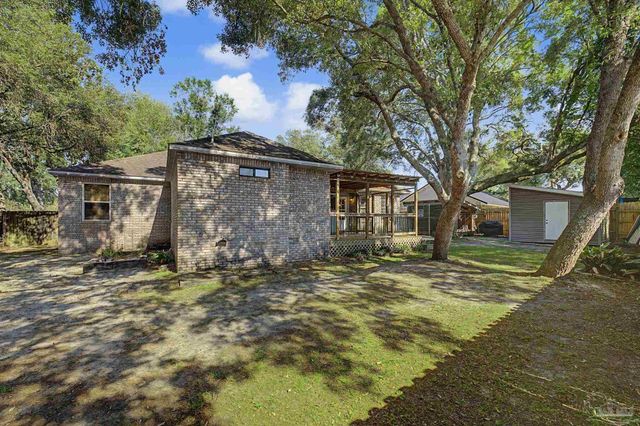 2841 Winners Cir Dr, Navarre, FL 32566