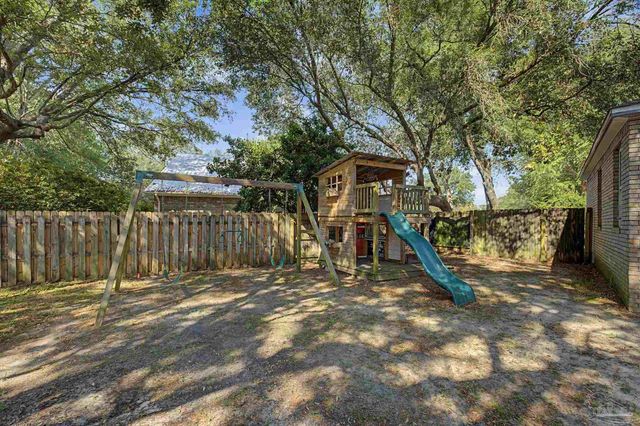 2841 Winners Cir Dr, Navarre, FL 32566