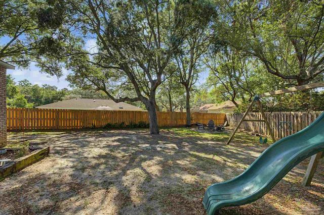 2841 Winners Cir Dr, Navarre, FL 32566