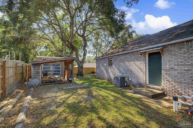 2841 Winners Cir Dr, Navarre, FL 32566