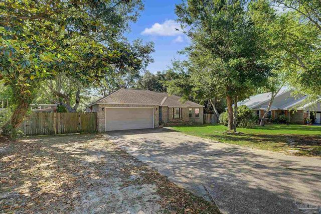 2841 Winners Cir Dr, Navarre, FL 32566