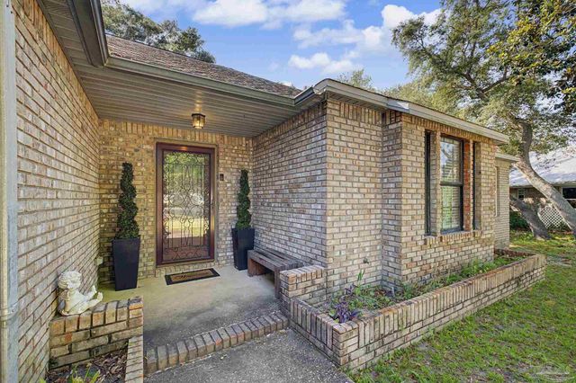 2841 Winners Cir Dr, Navarre, FL 32566