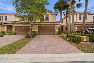 110 E Riverwalk Cir E, Plantation, FL 33325
