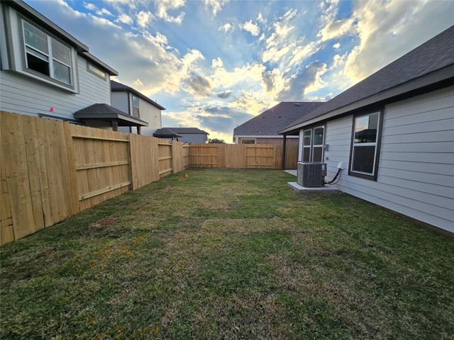 2215 Villa Bella Lane, Friendswood, TX 77546