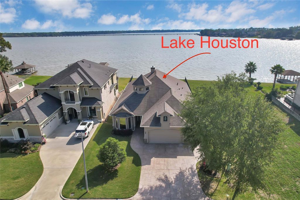 8830 Cross Country Drive, Houston, TX 77346