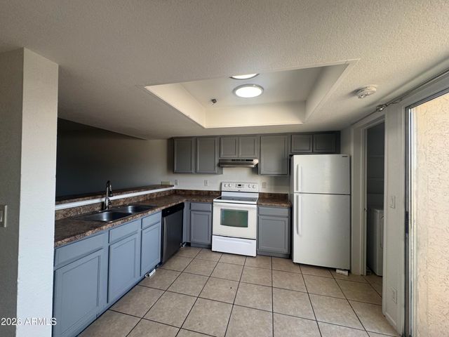 4828 W Orangewood Avenue Apt 124, Glendale, AZ 85301