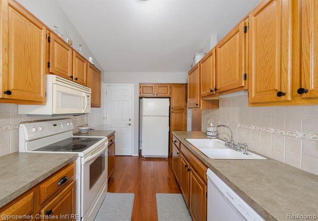 3112 Hidden Trail, Waterford, MI 48328