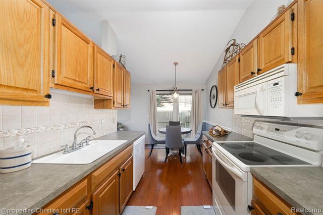 3112 Hidden Trail, Waterford, MI 48328