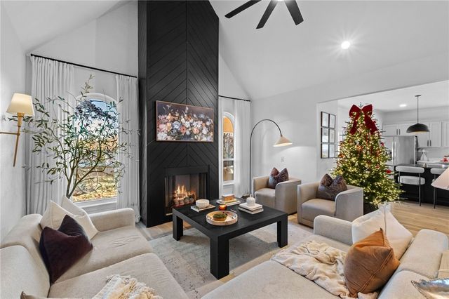 2784 N Raintree Drive, Fayetteville, AR 72703