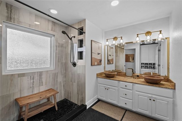 2784 N Raintree Drive, Fayetteville, AR 72703