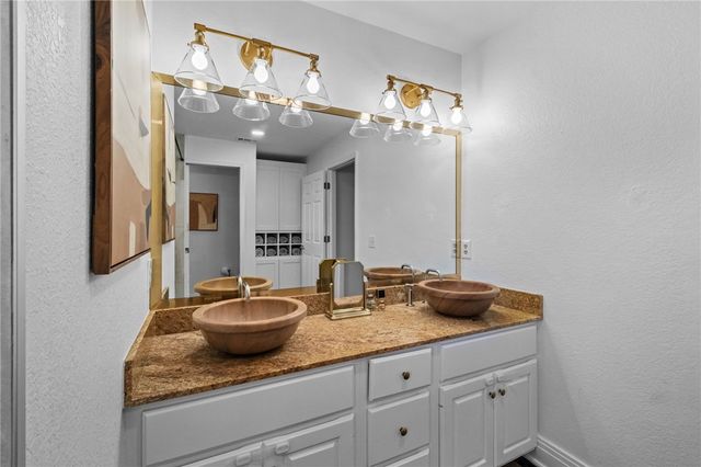 2784 N Raintree Drive, Fayetteville, AR 72703