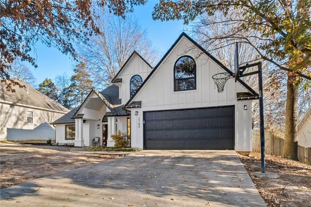 2784 N Raintree Drive, Fayetteville, AR 72703