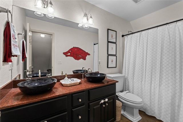 2784 N Raintree Drive, Fayetteville, AR 72703